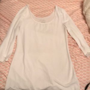 White 3/4 sleeve old navy shirt